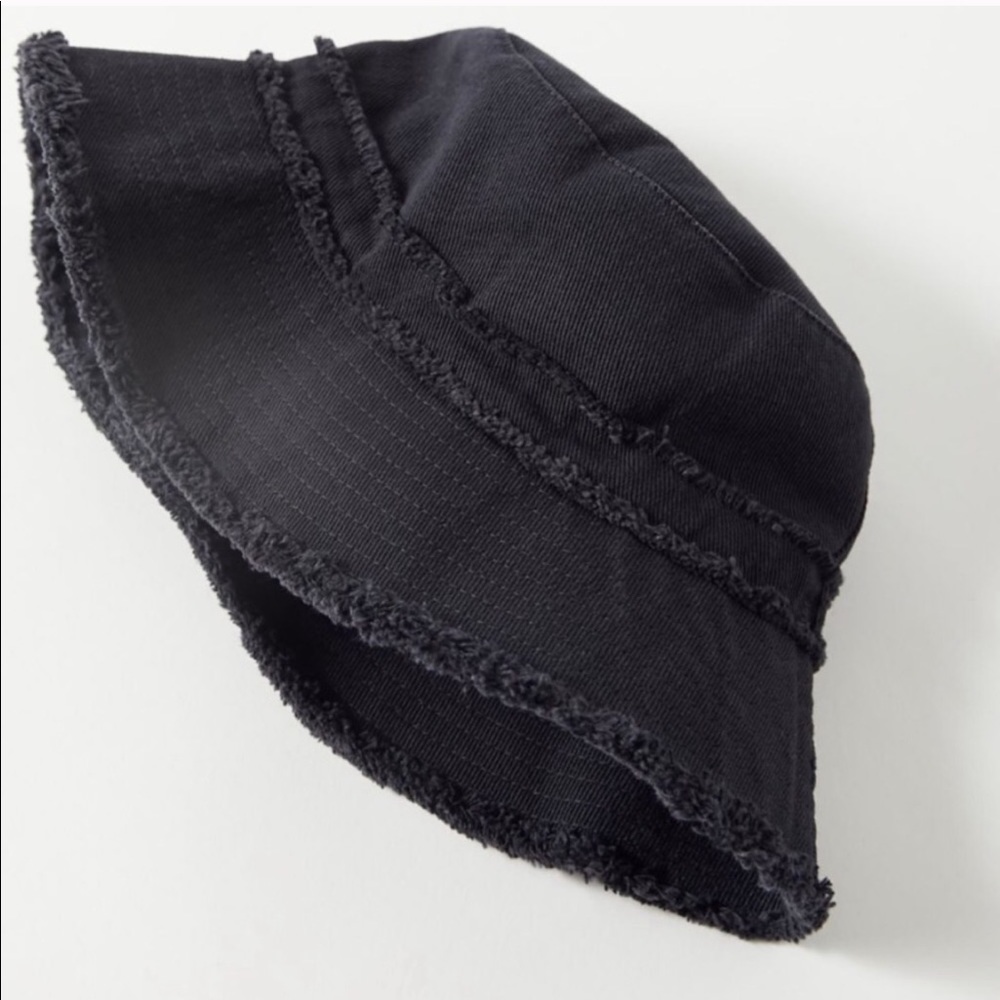 Urban Outfitters bucket hat